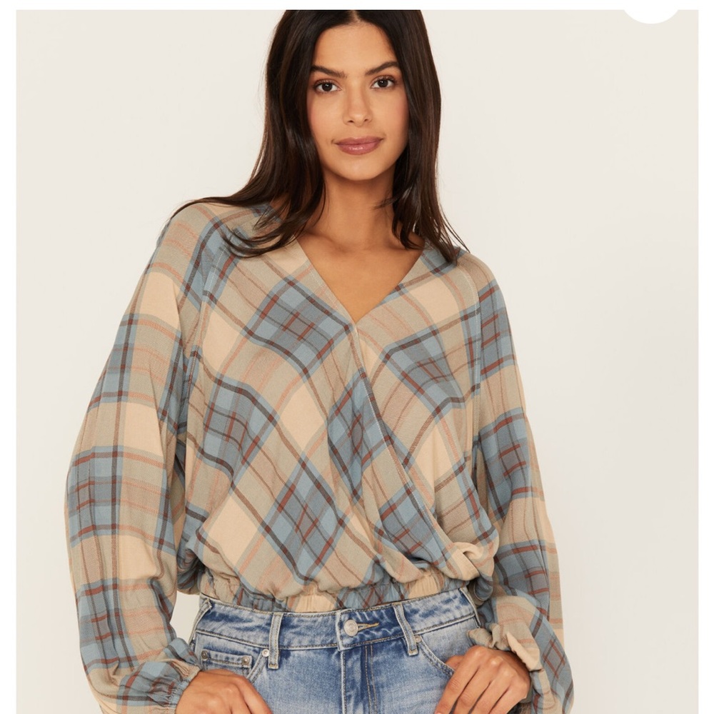 CLEO + WOLF WOMEN'S PLAID PRINT BLOUSON CROSSOVER TOP. NWT